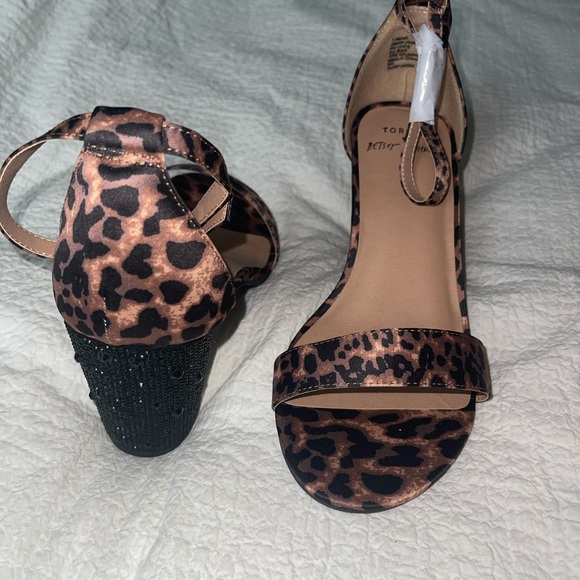 Torrid limited edition Betsy Johnson Leopard black studded Heels - Picture 7 of 7
